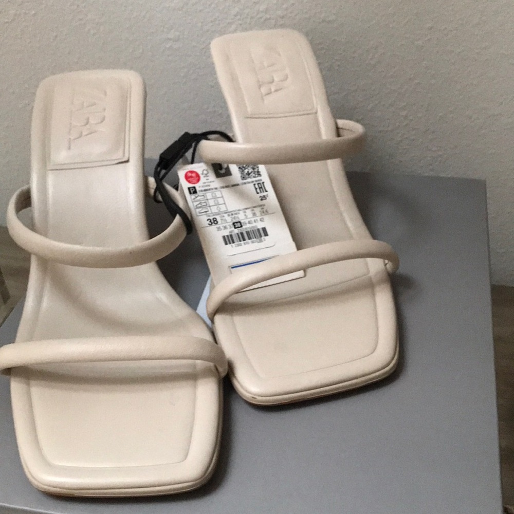 NEW ZARA Women's Cream / Ivory Sandals size 38 EU / US 7.5